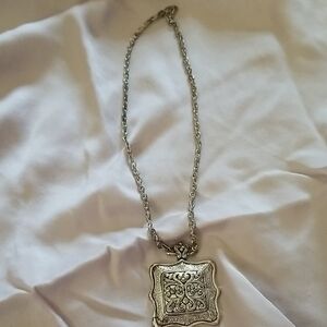 Elegant Silver Pendant Necklace